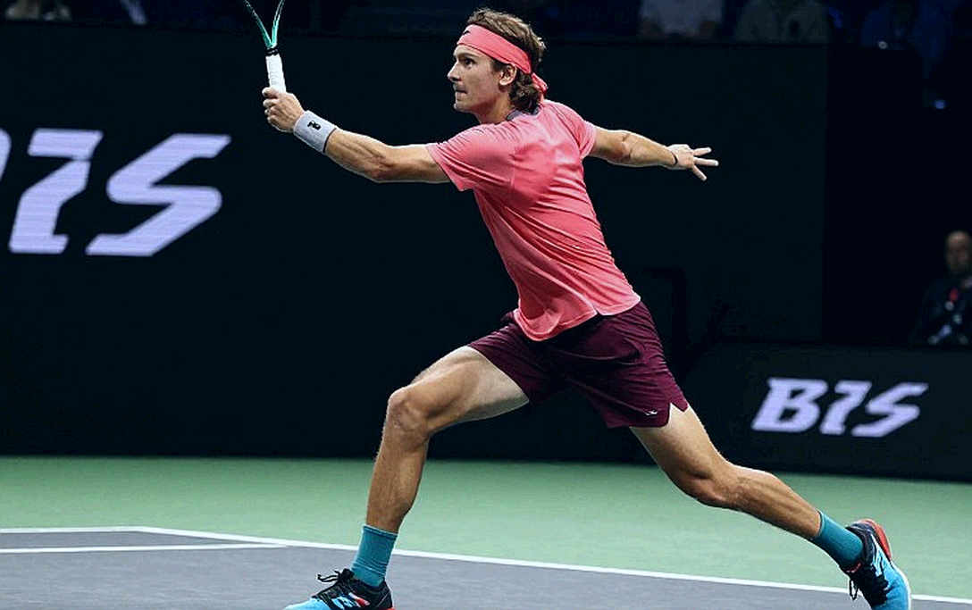 Đọc lại tennis nữ bằng dữ liệu: hệ thống điểm 52 tuần và lời bình luận không kiểm chứng