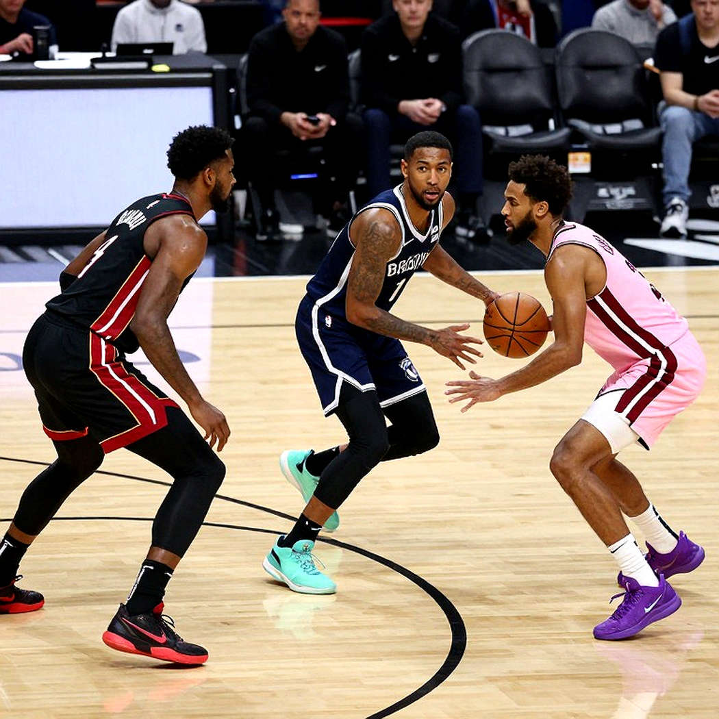 Lời động viên từ Fenerbahçe và khoảng lặng thông tin quanh Mike James