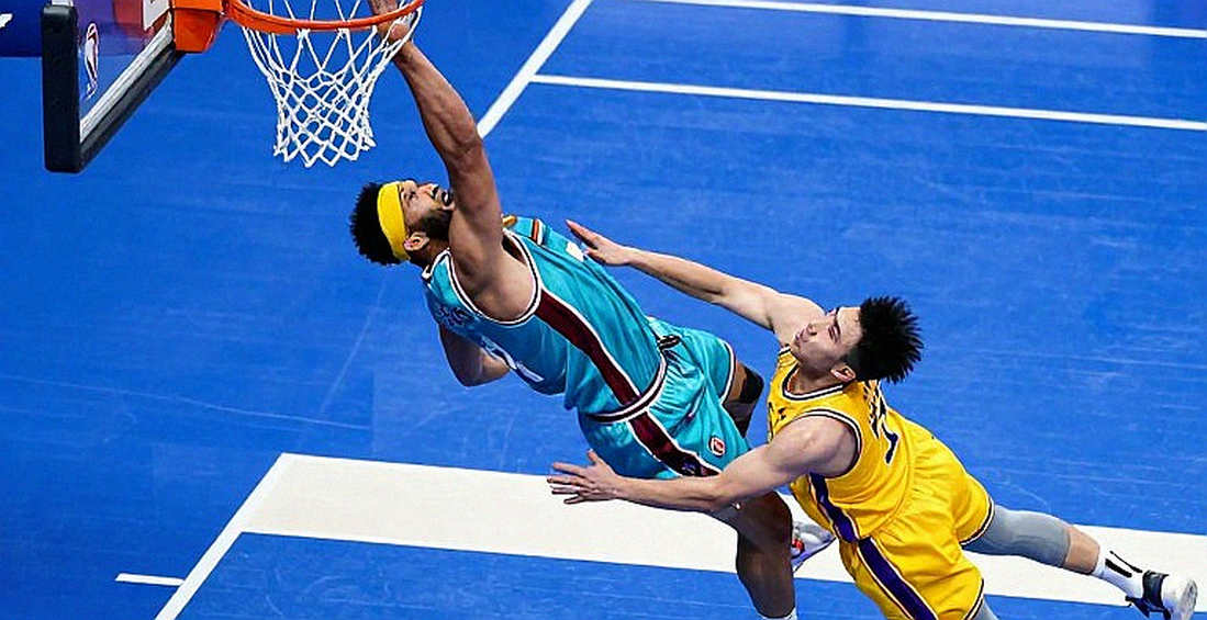 Trae Young bị đuổi ở trận giao hữu: cú đẩy nhỏ và bản hợp đồng 212 triệu đô la bị chôn dưới tiêu đề