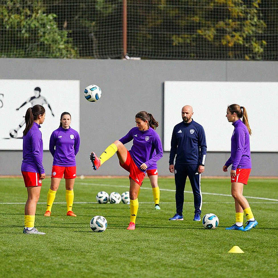 Xavi Espart và Clásico đầu tiên: Barcelona đặt chuỗi 9 trận toàn thắng lên vai một hậu vệ trái đá nghịch cánh