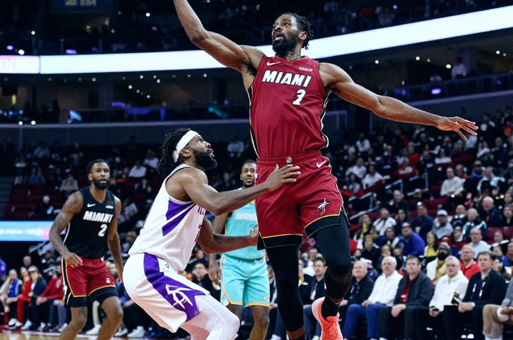 Beşiktaş thua trận mở màn EuroLeague và mất DaQuan Jeffries vì gãy xương cổ tay trái