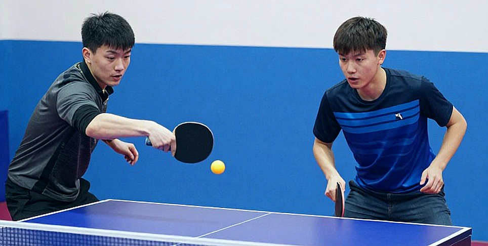 Micrô trên áo huấn luyện viên: tầng trầm tích Cadet mà bóng bàn Anh đang đào