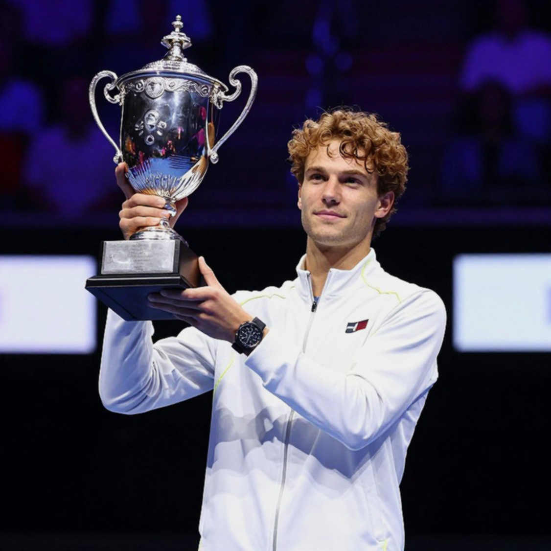 Bản phân tích tennis đủ chín phần nhưng không có nổi một cú giao bóng