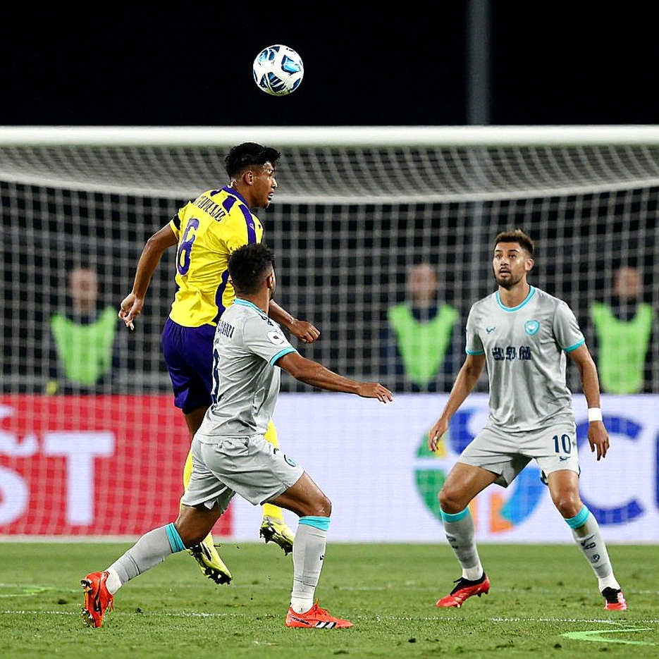 Aaron Donald trở lại sau gần hai năm: Rams đặt cược vào một huyền thoại giữa hàng thủ tái thiết Aaron Donald trở lại sau gần hai năm: Rams đặt cược vào một huyền thoại giữa hàng thủ tái thiết