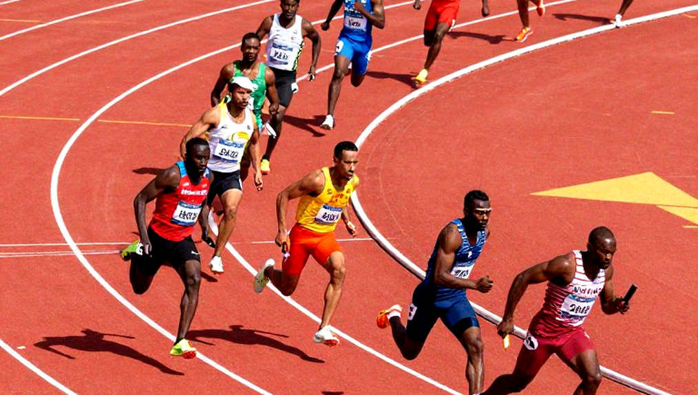 Chồng cõng vợ chạy 200m tại Cần Giờ: Khi niềm vui quan trọng hơn kỷ lục