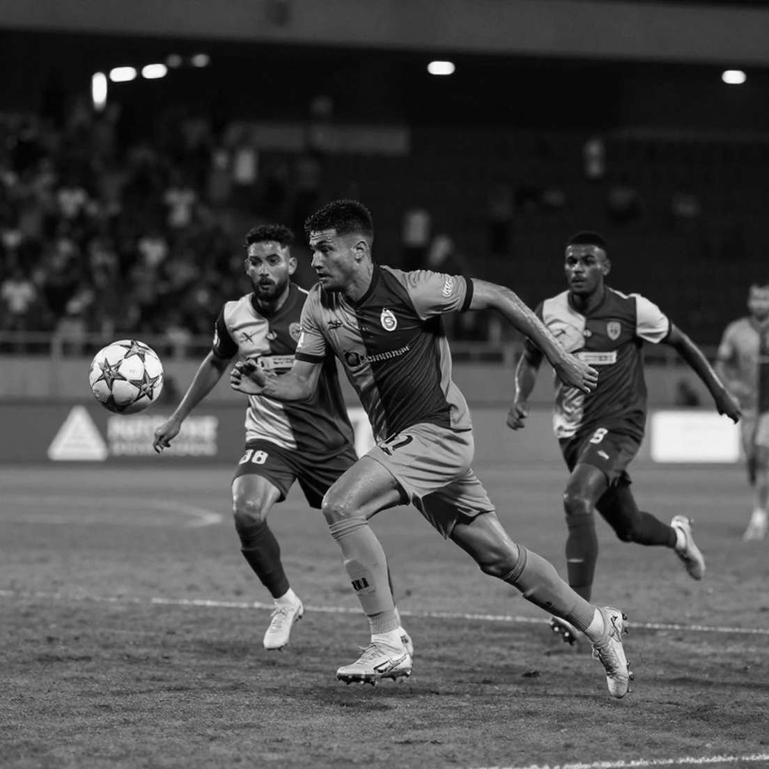 Capello, Những Đường Ngang Và Điểm Mù Của Người Đứng Giữa Sân