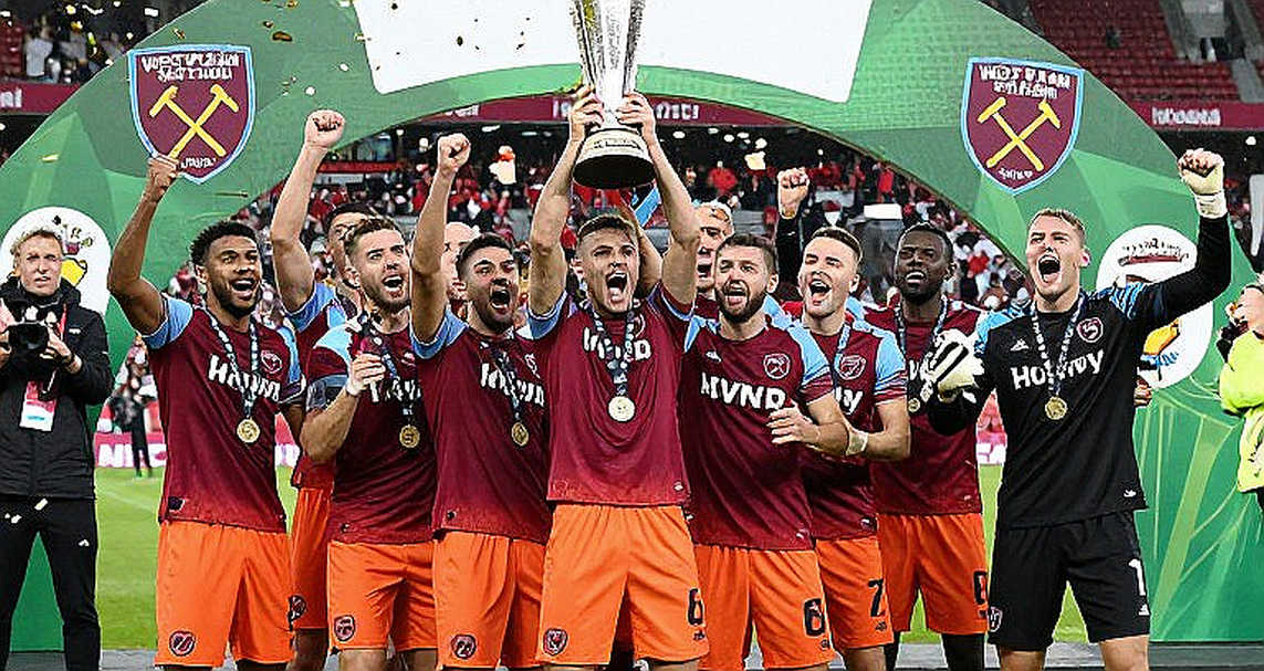 Đôi găng tay giữ nhịp cho Aston Villa giữa cơn tái thiết