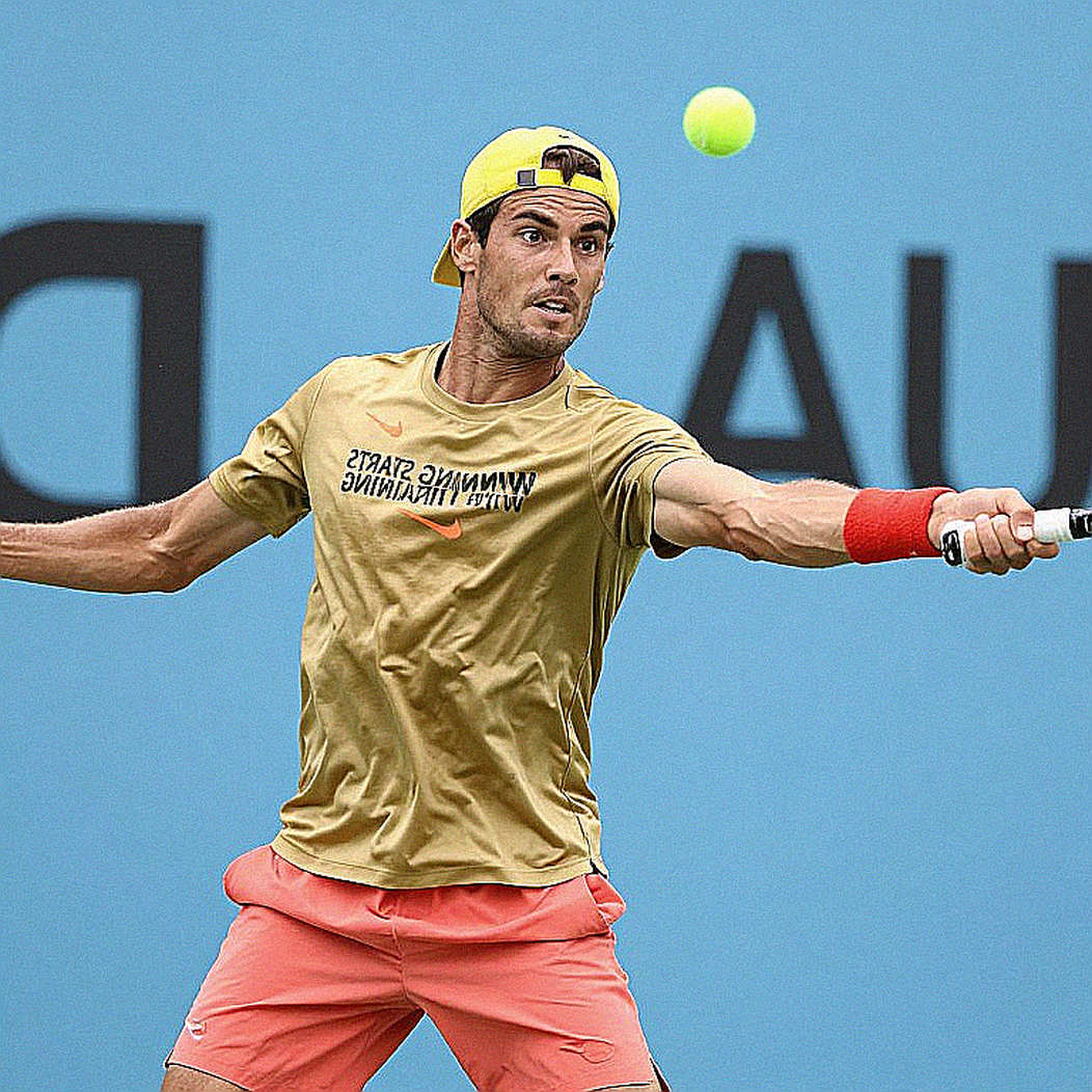 Djokovic thua Hurkacz 6-4, 6-3 tại Thượng Hải: Một trận đấu và những khoảng trống dữ liệu